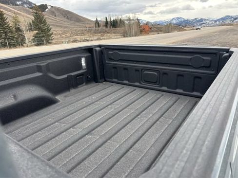 Used 2025 Jeep Gladiator Sport AWD/4WD image 19