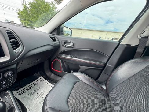 Used 2019 Jeep Compass Trailhawk AWD/4WD image 18