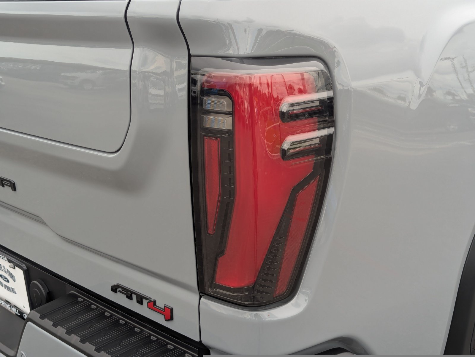 Used 2024 GMC Sierra 2500 AT4 w/ AT4 Premium Plus Package AWD/4WD image 10