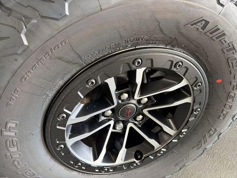 New 2026 Jeep Wrangler Unlimited Rubicon w/ Xtreme 35 Tire Package AWD/4WD image 15