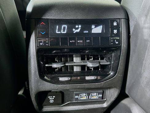 Used 2021 Jeep Grand Cherokee L Limited AWD/4WD image 23