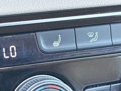 Used 2023 Volkswagen Atlas SE FWD image 33