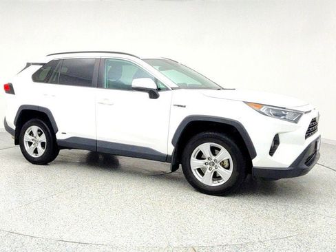 Used 2020 Toyota RAV4 XLE w/ XLE Grade Weather Package image 3
