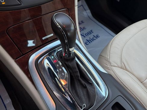 Used 2016 Buick Regal Premium w/ Driver Confidence Package #2 image 32