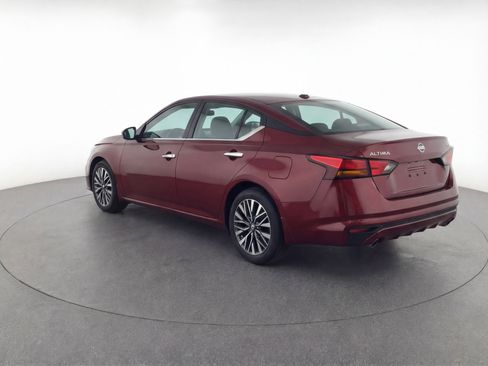 Used 2024 Nissan Altima 2.5 SV FWD image 6