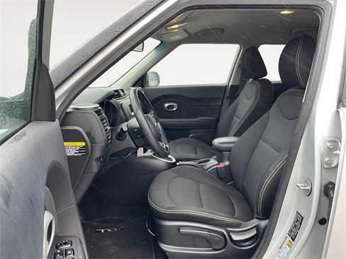 Used 2015 Kia Soul + image 9