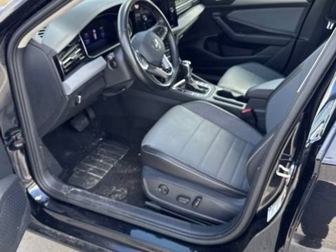 Used 2025 Volkswagen Jetta SE FWD image 18