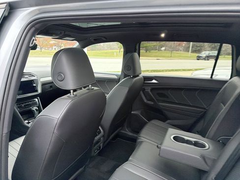 Used 2023 Volkswagen Tiguan SE R-Line image 50