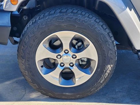 Used 2018 Jeep Wrangler Unlimited Sahara w/ Max Tow Package image 10