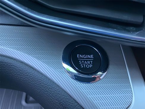 Used 2022 Ford Explorer XLT w/ Equipment Group 202A image 26