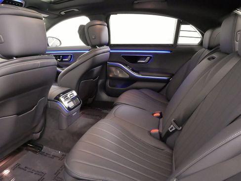 Used 2022 Mercedes-Benz S 500 4MATIC w/ AMG Line Package image 35