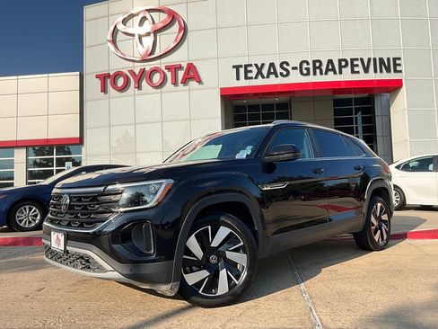 Used 2025 Volkswagen Atlas Cross Sport SE image 2