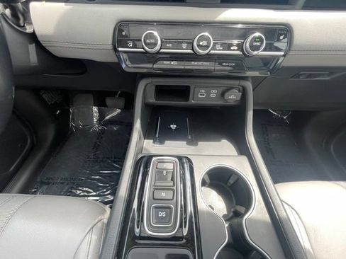 Used 2023 Honda Pilot Touring image 11