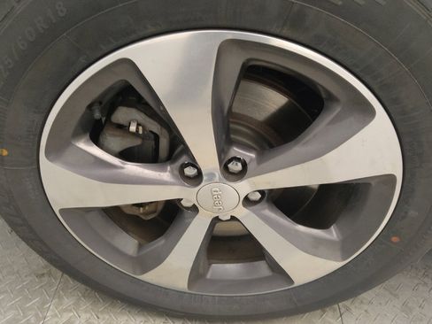 Used 2019 Jeep Cherokee Limited image 31