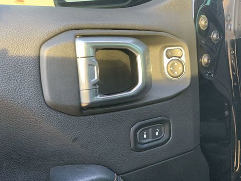 Used 2021 Jeep Wrangler Unlimited Sahara AWD/4WD image 21