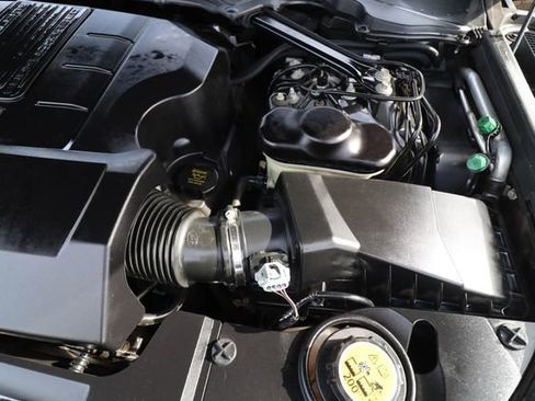 Used 2020 Land Rover Range Rover HSE image 32