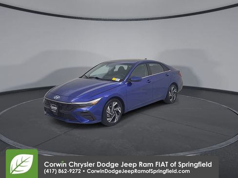 Used 2025 Hyundai Elantra SEL image 7