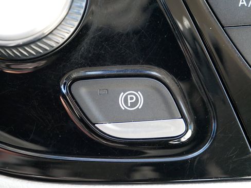 Used 2021 Chrysler Pacifica Limited image 32