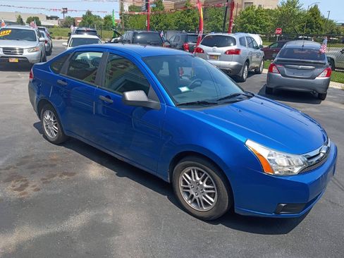Used 2010 Ford Focus SE FWD image 3
