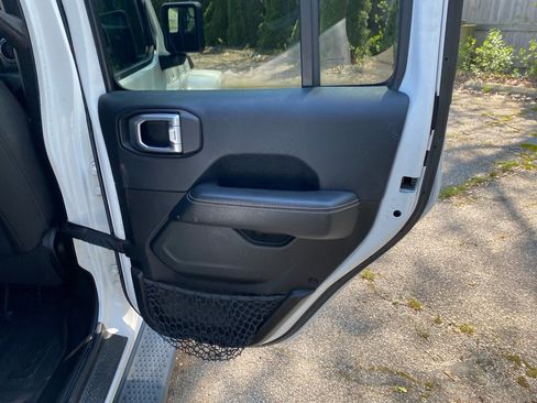 Used 2019 Jeep Wrangler Unlimited Sahara AWD/4WD image 23