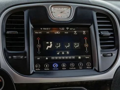 Used 2019 Chrysler 300 Limited RWD image 34