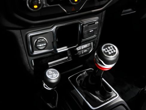 Used 2020 Jeep Wrangler Unlimited Sport AWD/4WD image 23