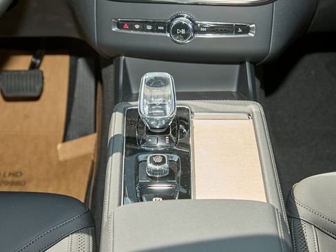 New 2026 Volvo XC90 B6 Plus w/ Protection Package image 26