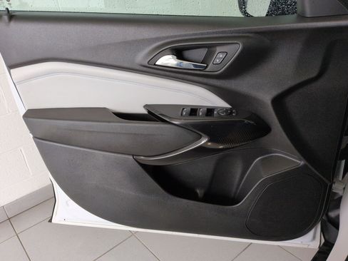 Certified 2024 Chevrolet Trax LT FWD image 20