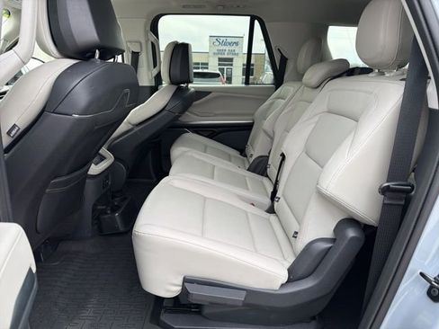 Certified 2025 Lincoln Navigator L Reserve image 13