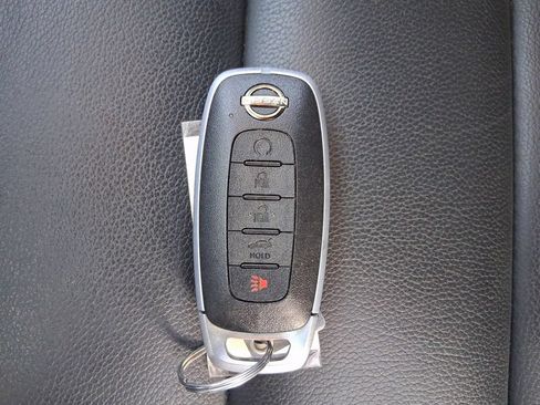 Used 2025 Nissan Rogue SL w/ SL Premium Package FWD image 32