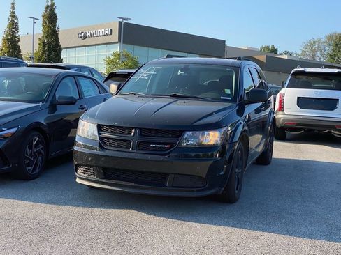 Used 2020 Dodge Journey SE w/ SE Popular Equipment Group FWD image 3