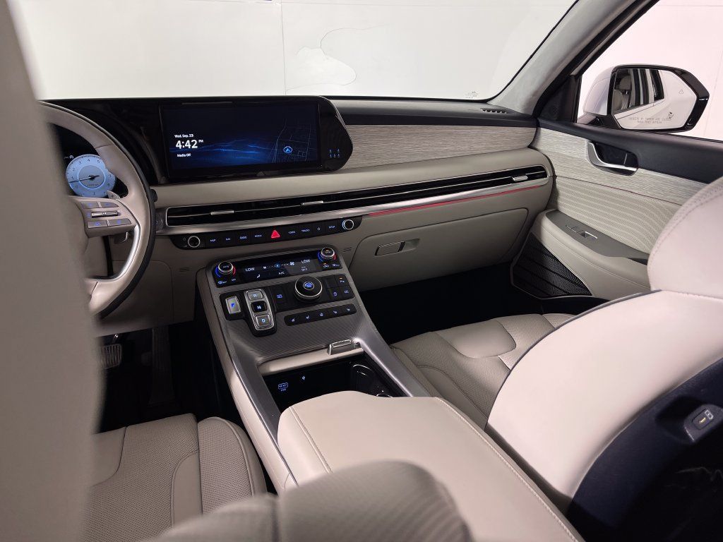 Certified 2024 Hyundai Palisade Calligraphy FWD image 18