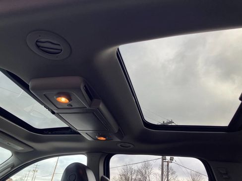 Used 2015 Chevrolet Traverse LT image 25