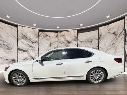 Used 2016 Lexus LS 460 w/ Comfort Package RWD image 5