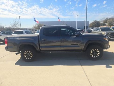 Used 2019 Toyota Tacoma TRD Off-Road w/ Technology Package image 2