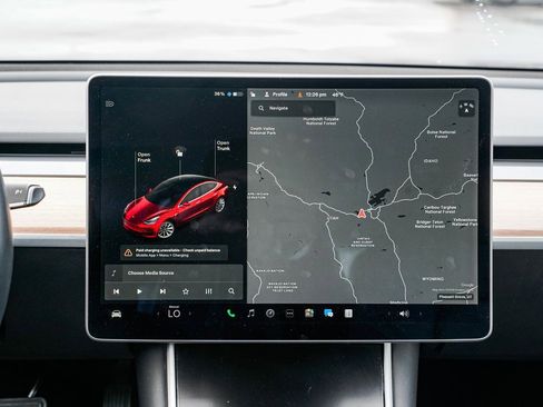 Used 2018 Tesla Model 3 Mid Range image 11