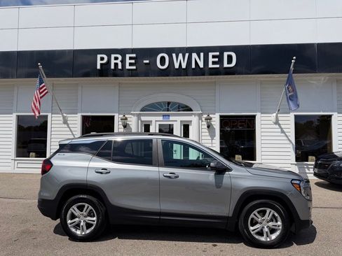 Certified 2024 GMC Terrain SLE w/ Driver Convenience Package FWD image 4