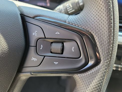 Used 2025 Chevrolet Trax LT FWD image 24