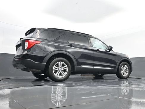 Used 2023 Ford Explorer XLT w/ Equipment Group 202A AWD/4WD image 27