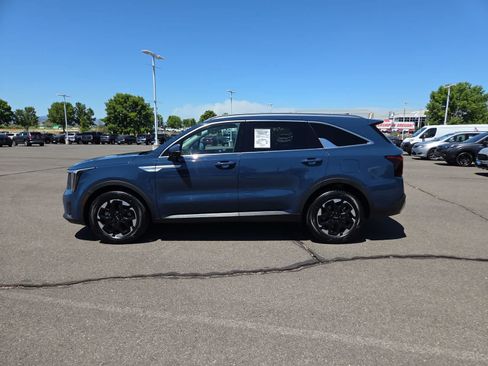 Used 2024 Kia Sorento S w/ Panoramic Sunroof Package FWD image 11