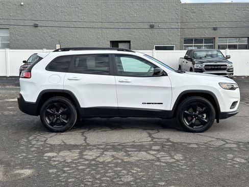 Used 2023 Jeep Cherokee Altitude Lux w/ Lux Elite Package image 2