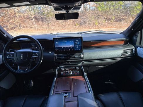 Used 2023 Lincoln Navigator L Reserve image 12