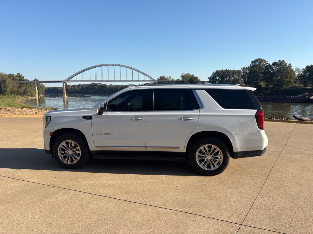 Used 2023 GMC Yukon SLT w/ SLT Premium Package RWD image 4