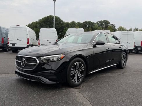 Used 2024 Mercedes-Benz E 350 4MATIC Sedan image 3