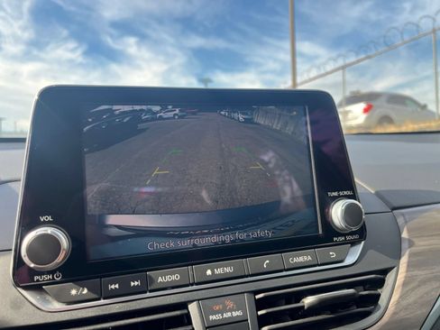 Used 2025 Nissan Altima 2.5 SV FWD image 24