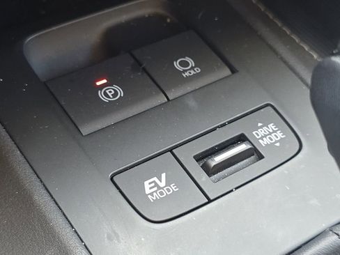 Used 2023 Toyota Venza Limited image 29