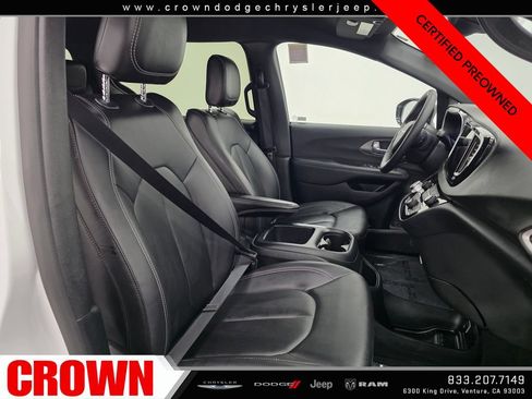 Certified 2026 Chrysler Pacifica Select FWD image 13