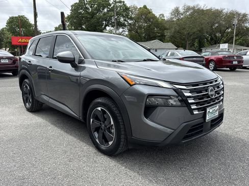 Used 2024 Nissan Rogue SV AWD/4WD image 7