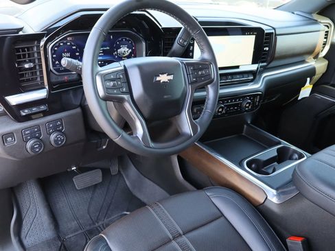 Used 2024 Chevrolet Silverado 2500 High Country w/ High Country Premium Package AWD/4WD image 10