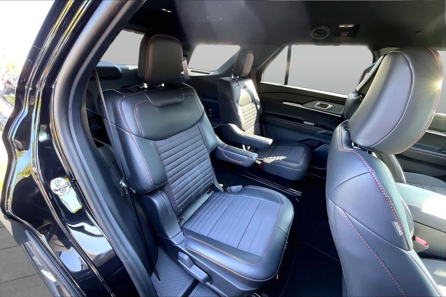 Used 2026 Ford Explorer ST-Line w/ ST-Line Street Pack RWD image 26